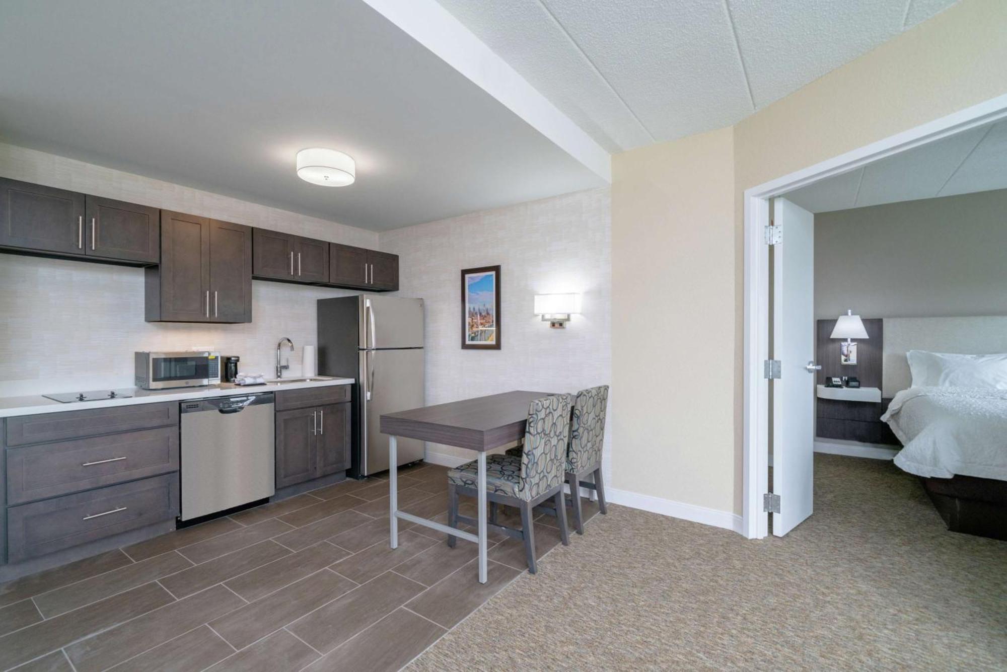 Hampton & Valley Forge/oaks Hotel